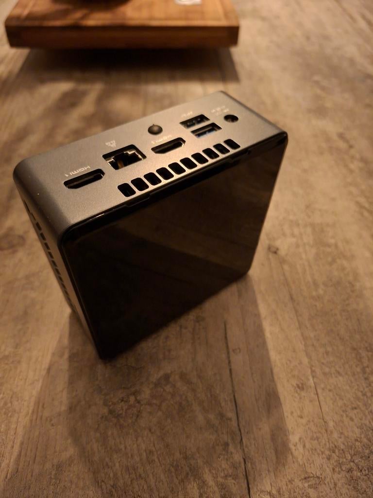 Intel NUC Mini PC met twee beeldschermen., Ophalen, 2 tot 3 Ghz, Met monitor, 8 GB