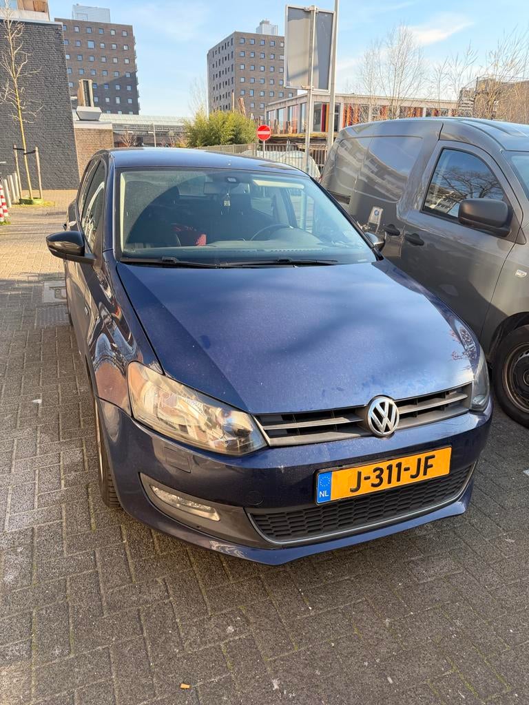 Volkswagen Polo 1.2 51KW 2012 Blauw, Auto's, Volkswagen, Voorwielaandrijving, 967 kg, 40 €/maand, Zwart