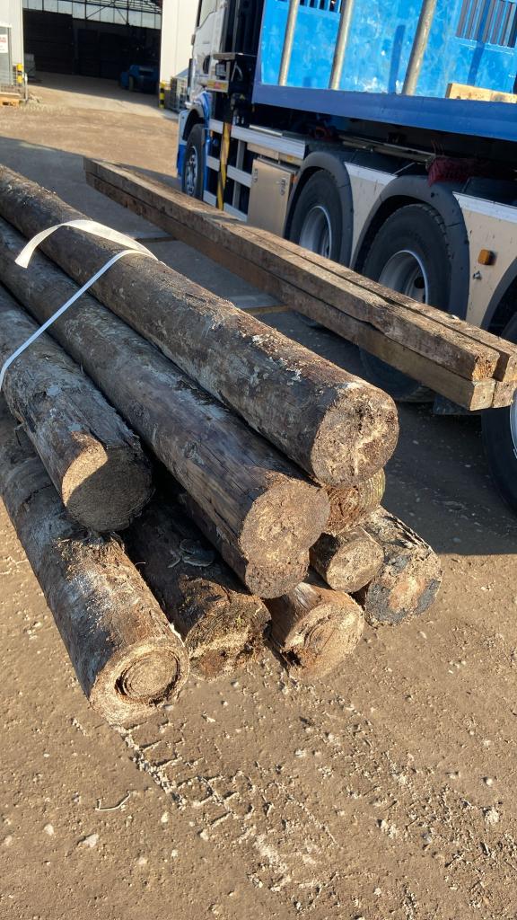 Gebruikte gecresoteerde ronde palen kop 11 x 400 paal