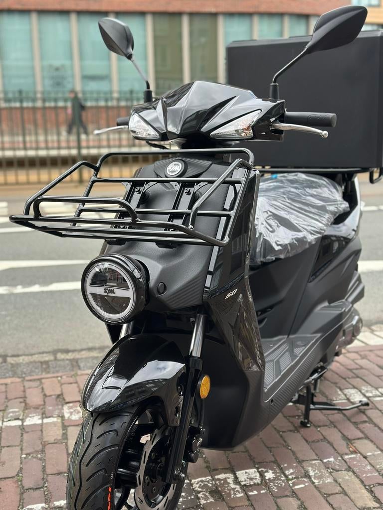 Sym Xpro Bezorgscooter Zwart Incl. Bezorgbox ( Sym ), Ophalen of Verzenden, Zo goed als nieuw, Benzine, Overige modellen