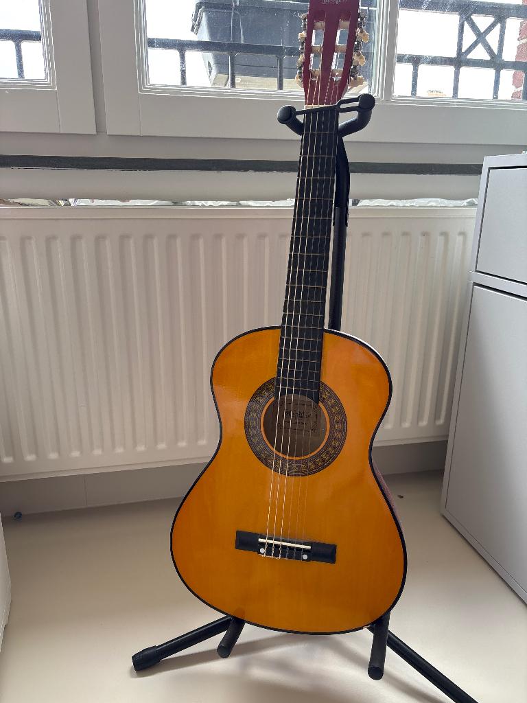 Guitar, Ophalen of Verzenden, Zo goed als nieuw, Klassieke of Spaanse gitaar