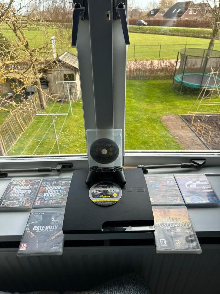 PlayStation 3 slim, Spelcomputers en Games, Spelcomputers | Sony PlayStation 3, Zo goed als nieuw, Slim, Met 1 controller, Ophalen of Verzenden