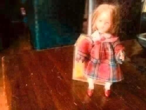 Poppenhuis miniaturen caco popje schattig meisje 7 cm nr 22, Ophalen of Verzenden, Zo goed als nieuw, Poppenhuis