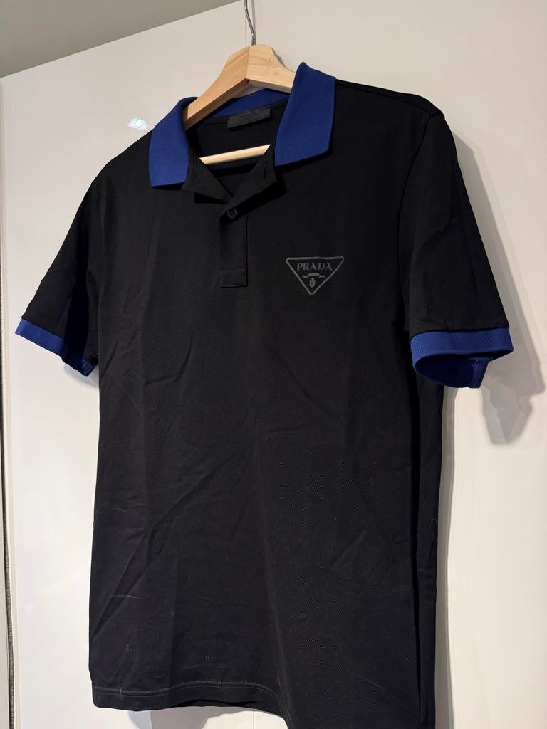 Prada polo zwart met donkerblauw, maat M, Kleding | Heren, T-shirts, Verzenden, Zo goed als nieuw, Maat 48/50 (M), Zwart