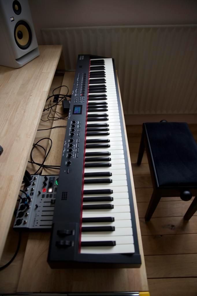 Roland RD-88 (incl. Flightcase en stofhoes), Muziek en Instrumenten, Keyboards, Zo goed als nieuw, 88 toetsen, Roland, Ophalen