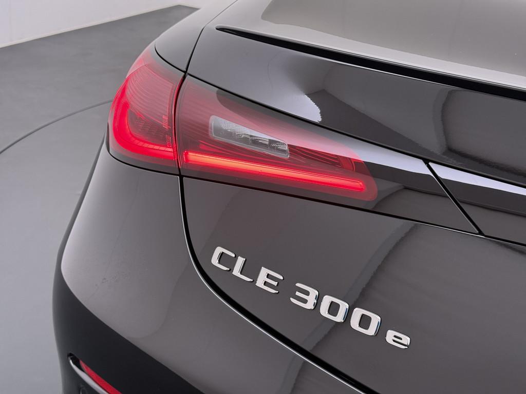 Mercedes-Benz CLE Coupé 300 e AMG Line | Pano Memory Distro, Auto's, Mercedes-Benz, Automaat, 12 maanden, Gebruikt, Beige