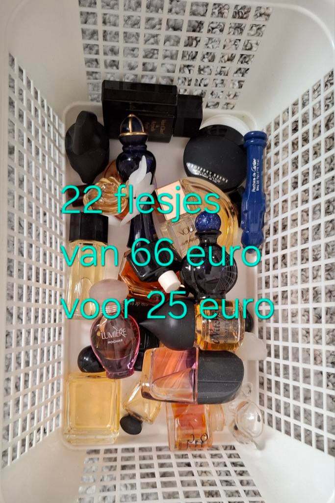 22 parfum miniatuurflesjes zonder doosje, Ophalen of Verzenden, Zo goed als nieuw, Miniatuur, Gevuld