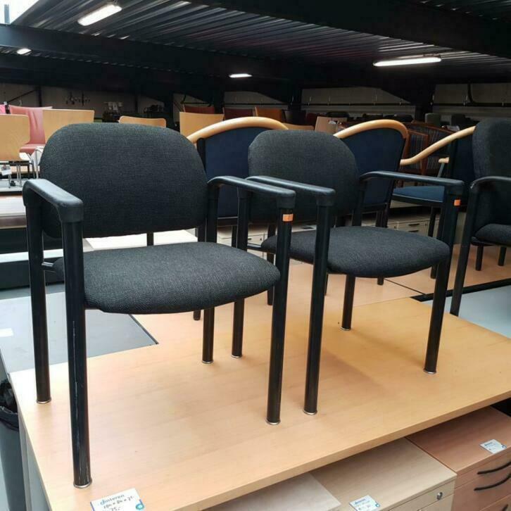 2x Mooie VEPA vergaderstoelen met nieuwe stof zwart