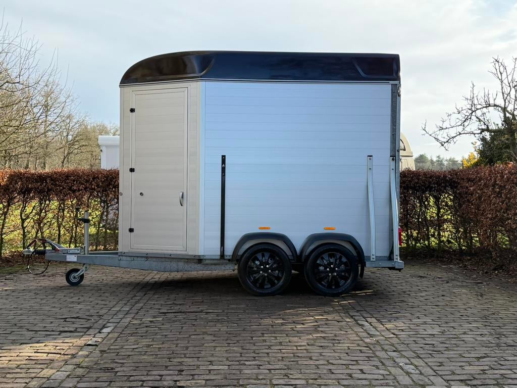 Prachtig mooie sirius s80 vol aluminium met zadelkamer, Ophalen, TT- paardentrailers, -, -