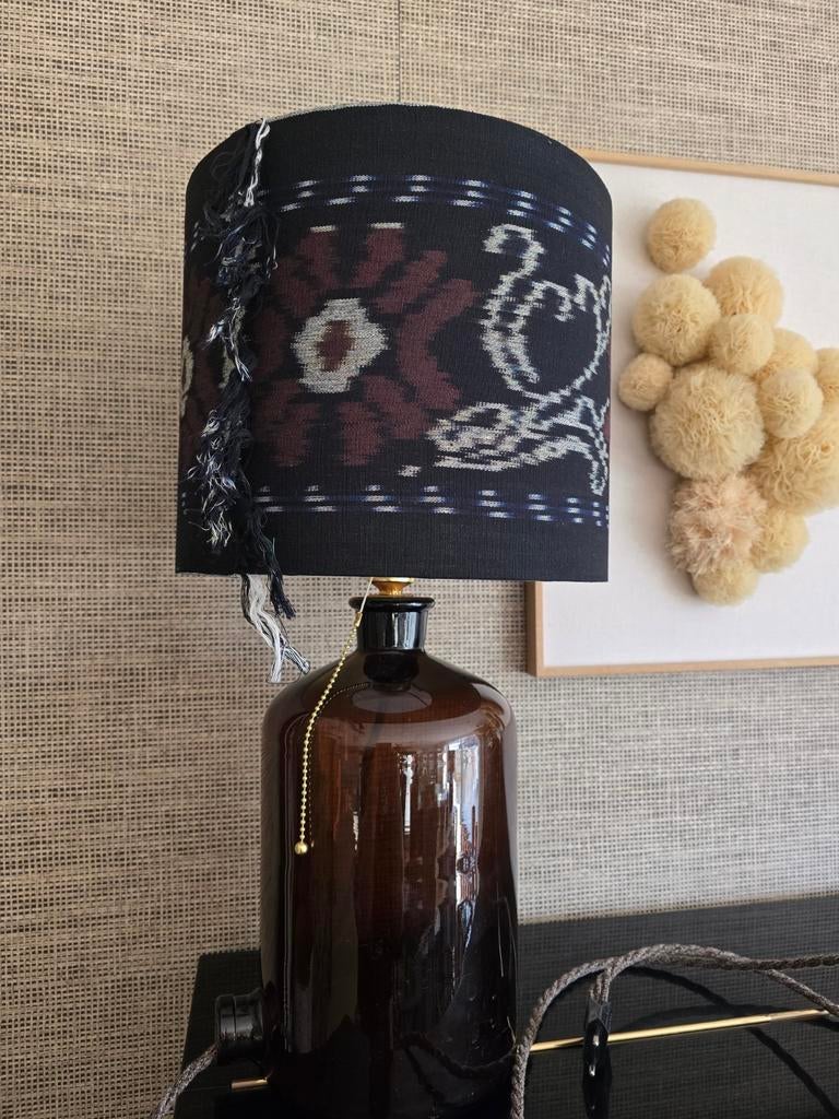 Unieke handgemaakte lamp: Apothekersfles met Ikat kap, Huis en Inrichting, Ophalen of Verzenden