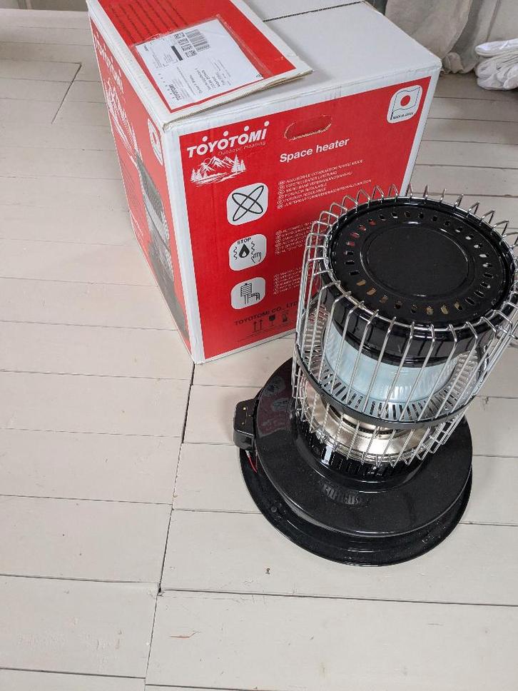 Nieuwe Toyotomi (Zirbro) KR-47 kouskachel + 20L brandstof, Huis en Inrichting, Kachels, Nieuw, Vrijstaand, Petroleumkachel, Overige brandstoffen