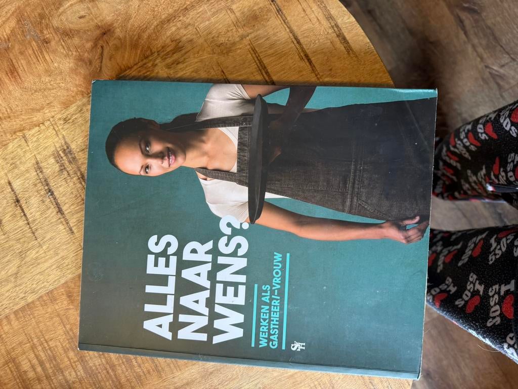 Alles naar wens gastheer gastvrouw boek, Ophalen of Verzenden, Zo goed als nieuw