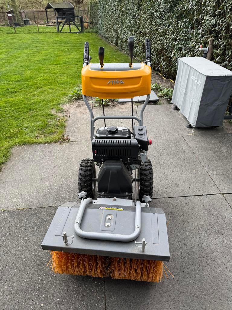 Stiga SWS 600 G veegmachine, Tuin en Terras, Veegmachines, Ophalen of Verzenden, Zo goed als nieuw