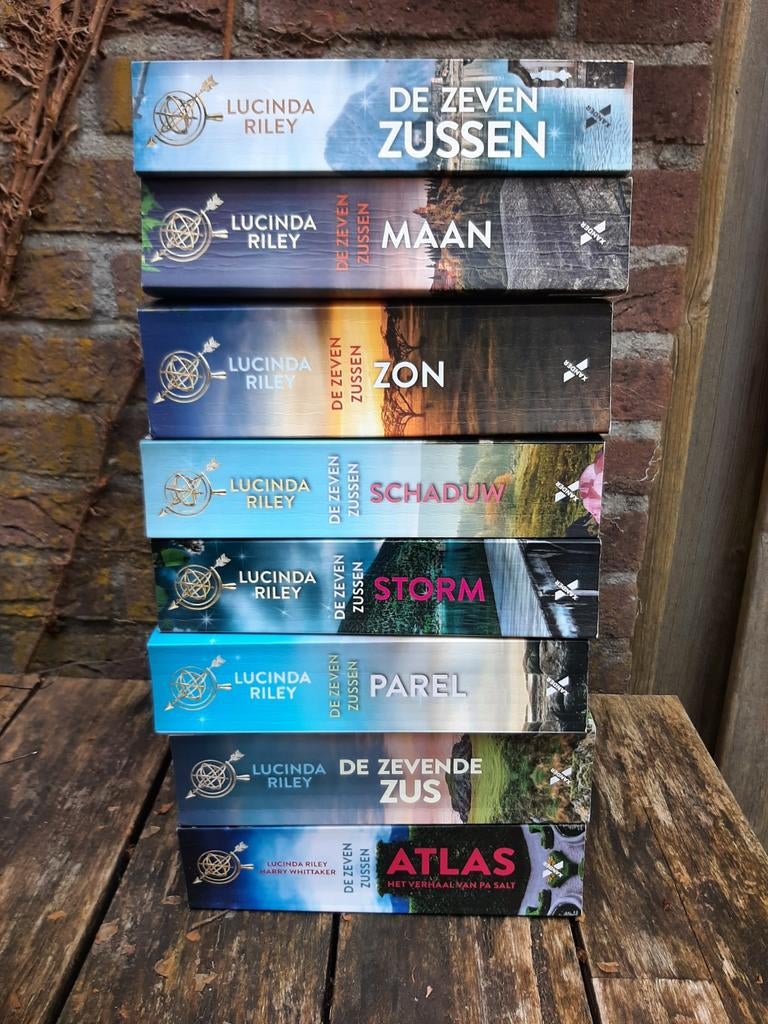 Alle 8 de boeken van de zeven zussen serie lucinda riley, Ophalen of Verzenden, Zo goed als nieuw