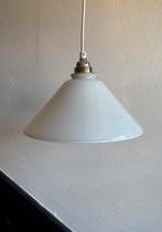 Vintage driehoek 25cm opaline melkglas wit hanglampje glas, Ophalen of Verzenden, Zo goed als nieuw, Glas, Minder dan 50 cm
