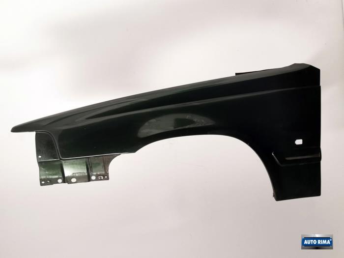 Scherm links-voor van een Volvo 9-Serie (421)