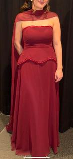 Bordeauxrode galajurk met cape, Kleding | Dames, Galajurk, Ophalen of Verzenden, Zo goed als nieuw, Maat 36 (S)