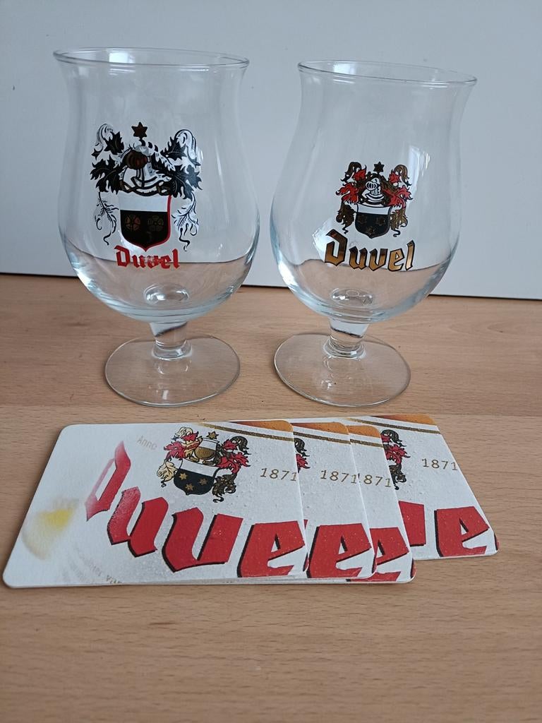2 Duvel glazen met wapenschild, Verzamelen, Biermerken, Ophalen of Verzenden, Zo goed als nieuw, Glas of Glazen, Duvel