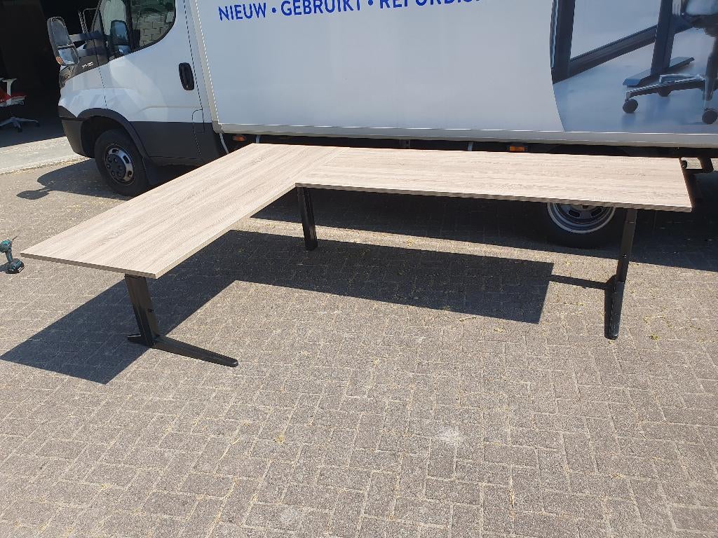 Grote Ahrend hoekbureaus, met nieuwe bladen (div maten en kl, Huis en Inrichting, Bureaus, Kofferen 60, In hoogte verstelbaar
