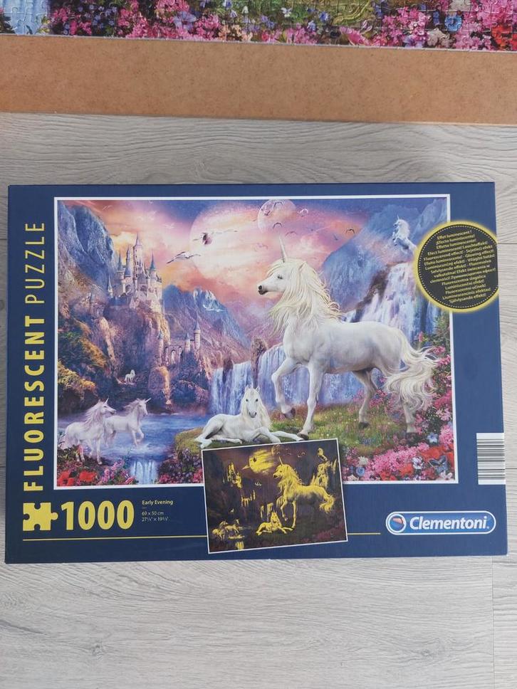 Clementoni Fluorescent puzzel Unicorns! Compleet!!, Hobby en Vrije tijd, Denksport en Puzzels, Zo goed als nieuw, Legpuzzel, 500 t/m 1500 stukjes