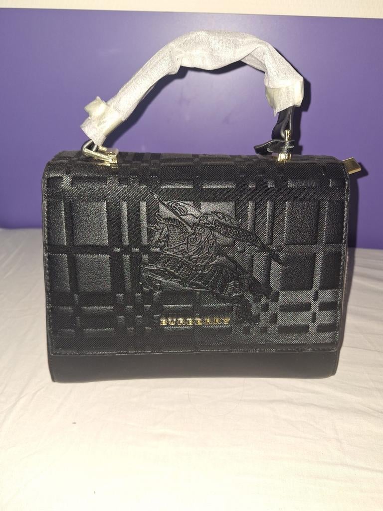 Stijlvolle Zwarte Handtas Burberry, Sieraden, Tassen en Uiterlijk, Tassen | Damestassen, Ophalen of Verzenden, Nieuw, Zwart, Handtas