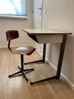 Vintage schoolbureau met stoel, Ophalen, Zo goed als nieuw, Stoel(en)