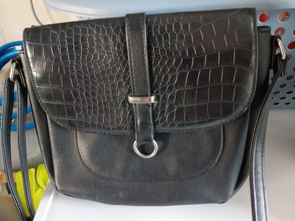 Zwarte schoudertas met croco-print, Ophalen of Verzenden, Zo goed als nieuw, Zwart, Schoudertasje