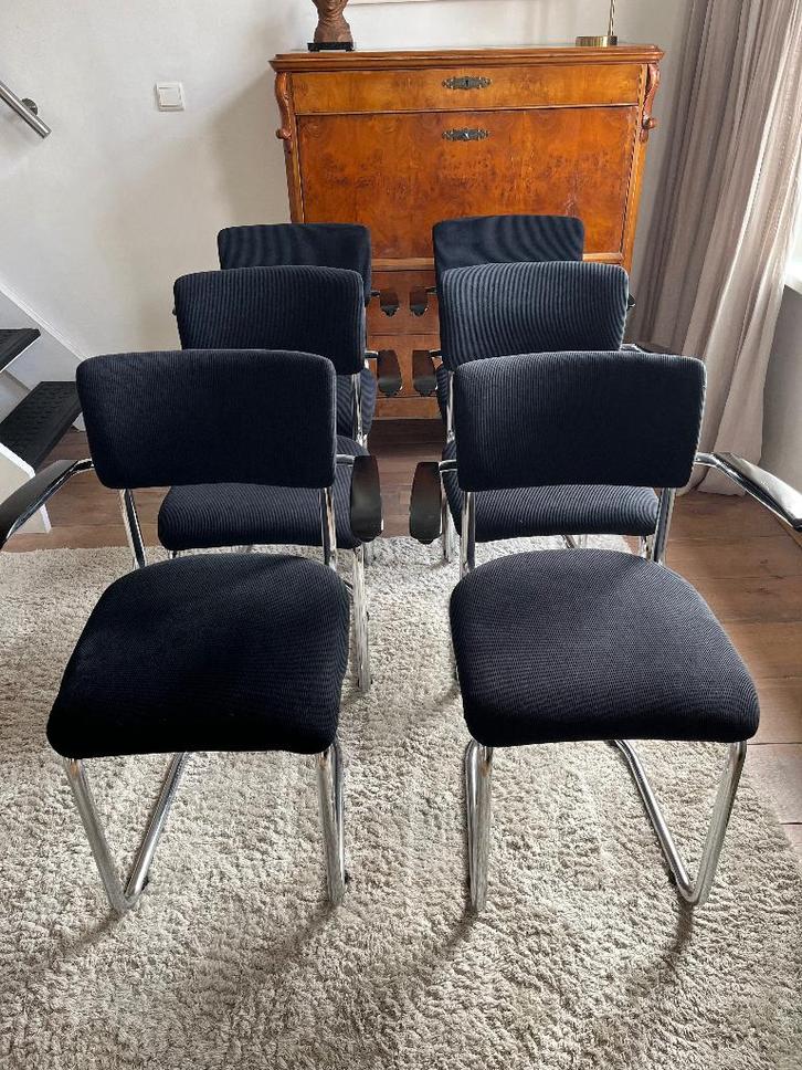 6 Gispen 208 stoelen, Huis en Inrichting, Stoelen, Gebruikt, Vijf, Zes of meer stoelen, Hout, Metaal, Stof, Zwart, Ophalen