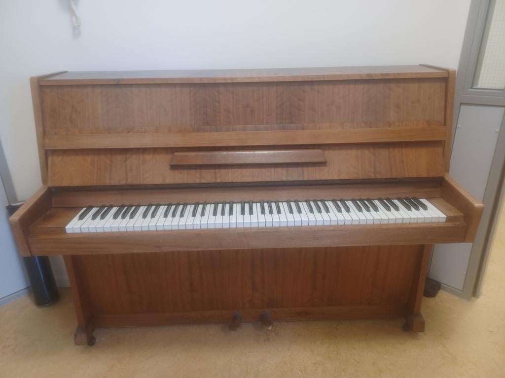 Steinbach Piano - opknappertje, Muziek en Instrumenten, Piano's, Ophalen, Gebruikt, Bruin