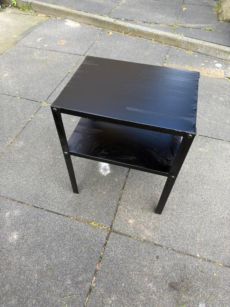 2 Nachtkastjes - Gratis af te halen, Ophalen, Gebruikt, Minder dan 45 cm, Minder dan 55 cm