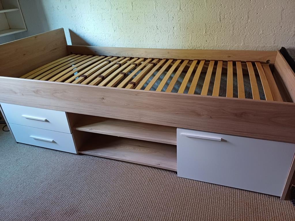 Bed met lattenbodem en gratis kledingkast, Ophalen, Gebruikt, 90 cm, Eenpersoons