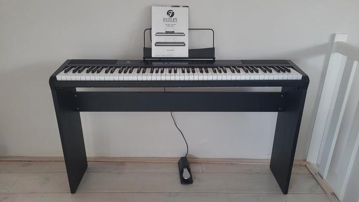 Digitale piano Fazley FSP-200 met onderstel, Muziek en Instrumenten, Piano's, Ophalen