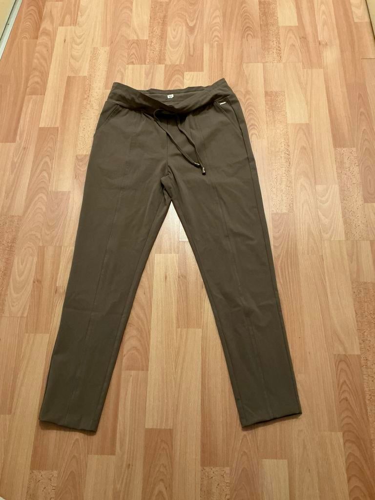 Merk: Mi Piace broek travelstof maat 42(XL)Taupe kleur, Kleding | Dames, Broeken en Pantalons, Mi Piace, Overige kleuren, Ophalen of Verzenden