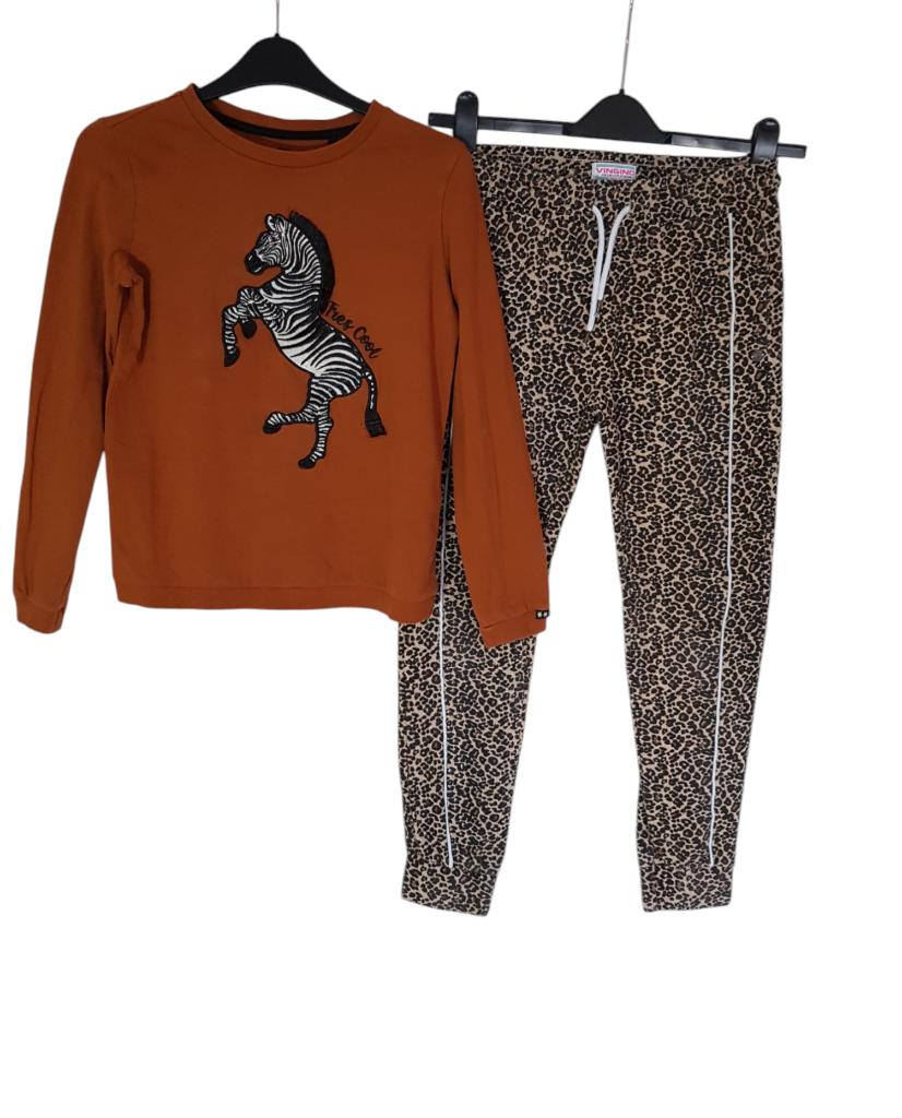 Gave VINGINO sweatpant panter Sovinne mt 12/152., Kinderen en Baby's, Kinderkleding | Maat 152, Broek, Zo goed als nieuw, Vingino