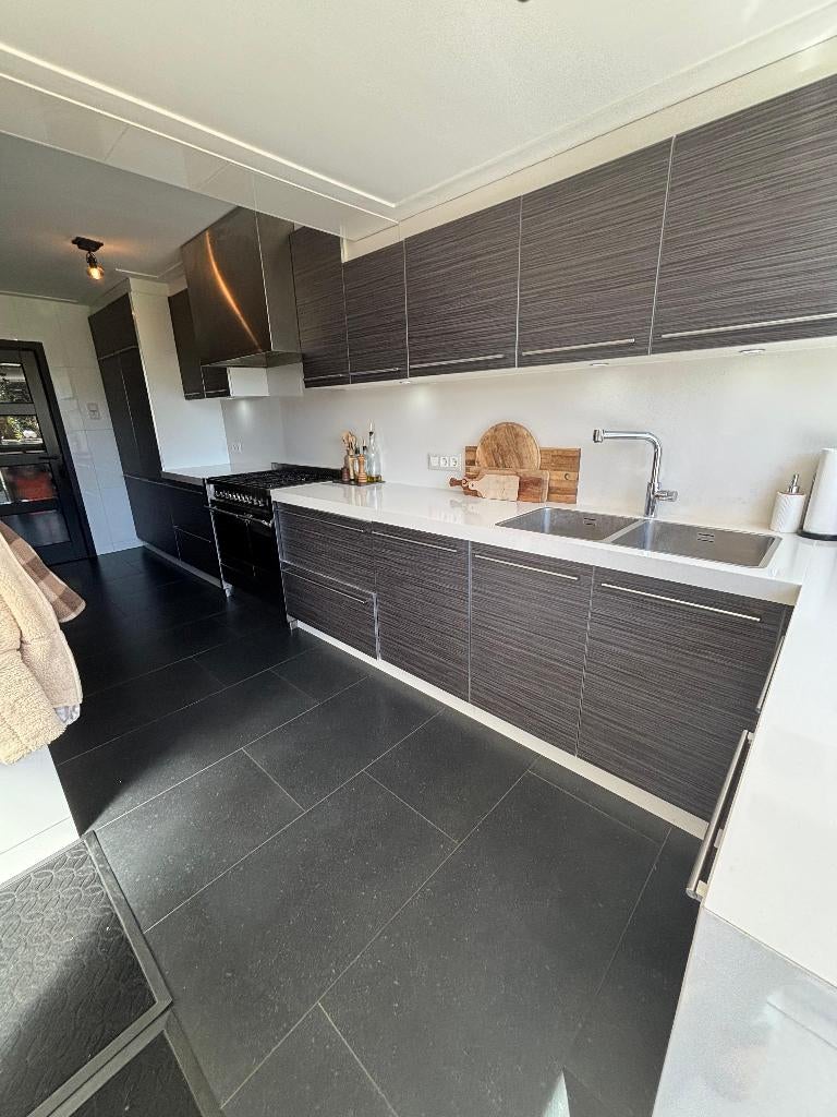 complete, stijlvolle keuken met hoogwaardige apparatuur, Ophalen, Gebruikt, Hoekkeuken, Composiet