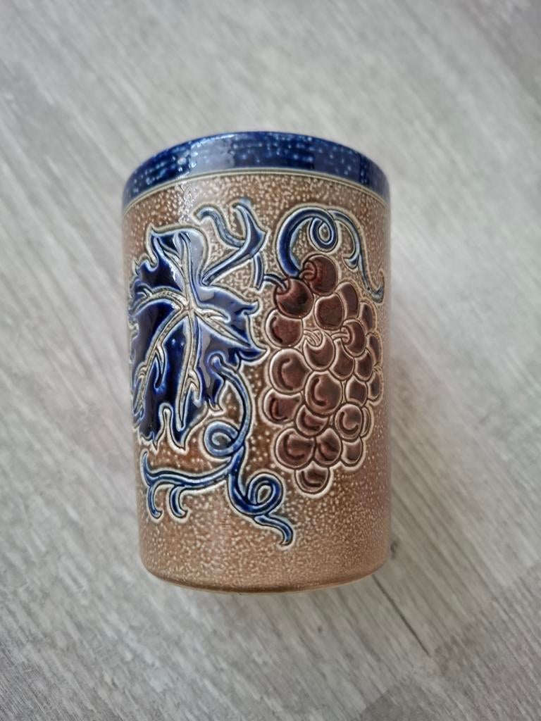 Merkelbach Goebel Zoutglazuur Beker Druiven Decoratie, Antiek en Kunst, Antiek | Keramiek en Aardewerk, Ophalen of Verzenden