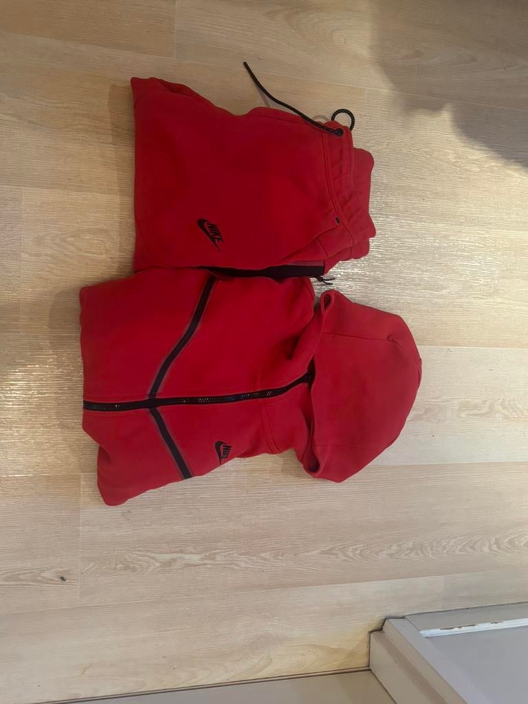 Nike tech pak rood, Ophalen of Verzenden, Gedragen, Maat 46 (S) of kleiner, Rood