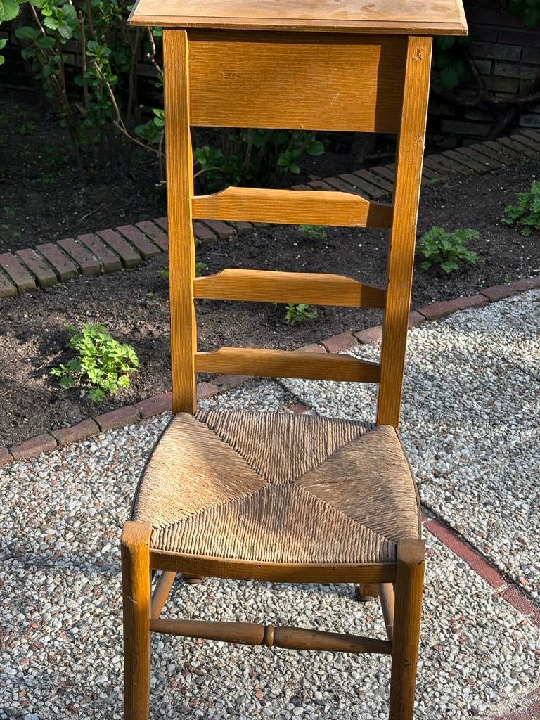 Vintage Bidstoel met Opbergruimte en rieten zitting, Antiek en Kunst, Antiek | Religie, Ophalen