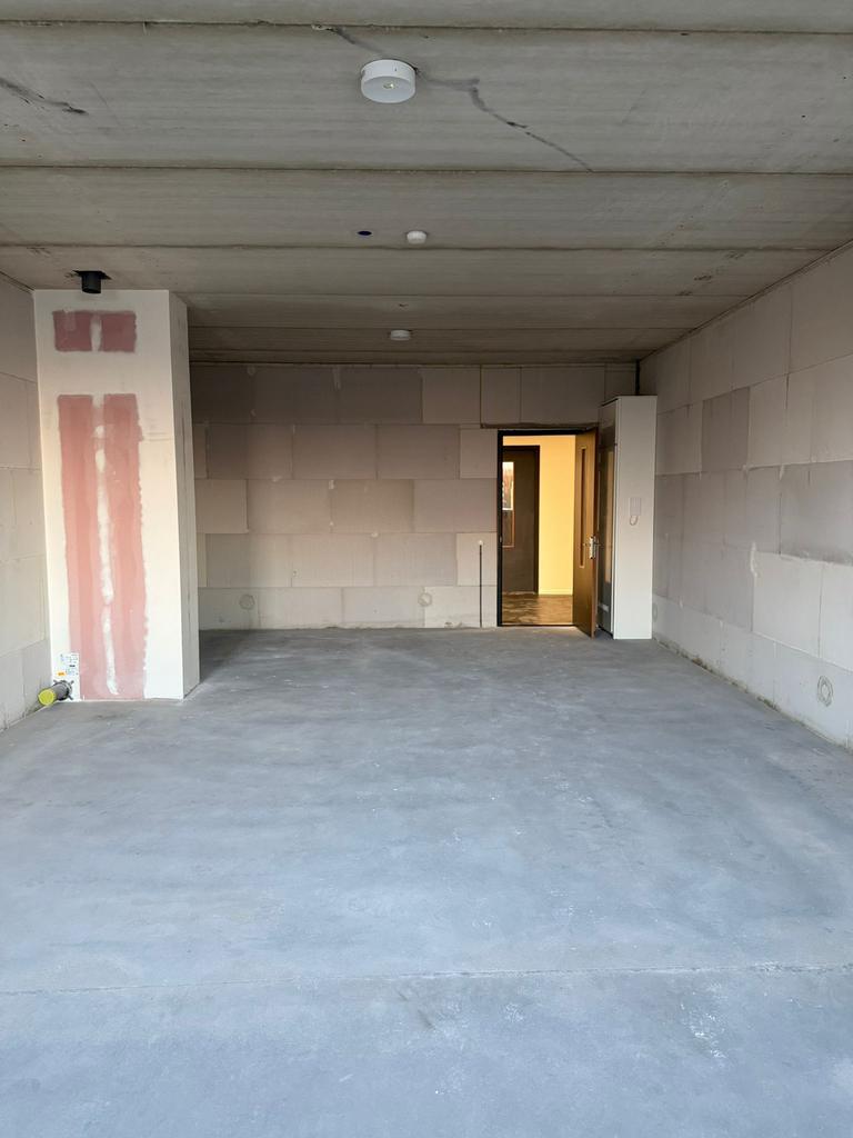 Ruime bedrijfsruimte van ca. 70 m² + Parkeerplaats, Zakelijke goederen, 70 m², Huur, Bedrijfsruimte