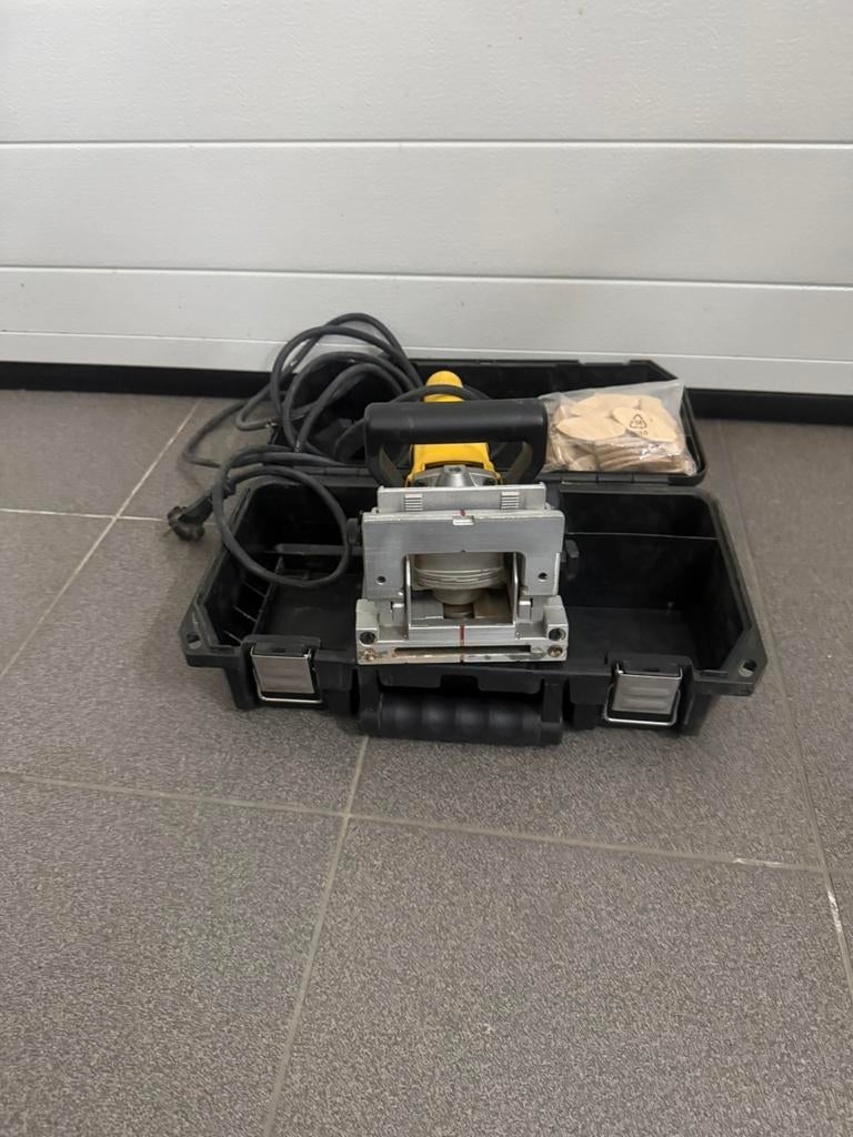 Freesmachine DeWalt DW682 Lamellenfrees, Ophalen, Zo goed als nieuw, Elektrisch, Bovenfrees