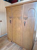 Vintage kledingkast met houtsnijwerk, Antiek en Kunst, Antiek | Meubels | Kasten, Ophalen
