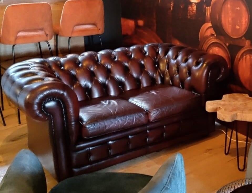 Mooie Chesterfield, Huis en Inrichting, Banken | Bankstellen, Ophalen, Gebruikt, Tweepersoons, Rechte bank