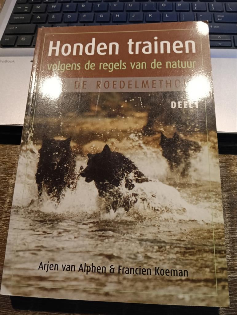 Honden trainen volgens de regels vd natuur, Ophalen of Verzenden, Zo goed als nieuw, Honden