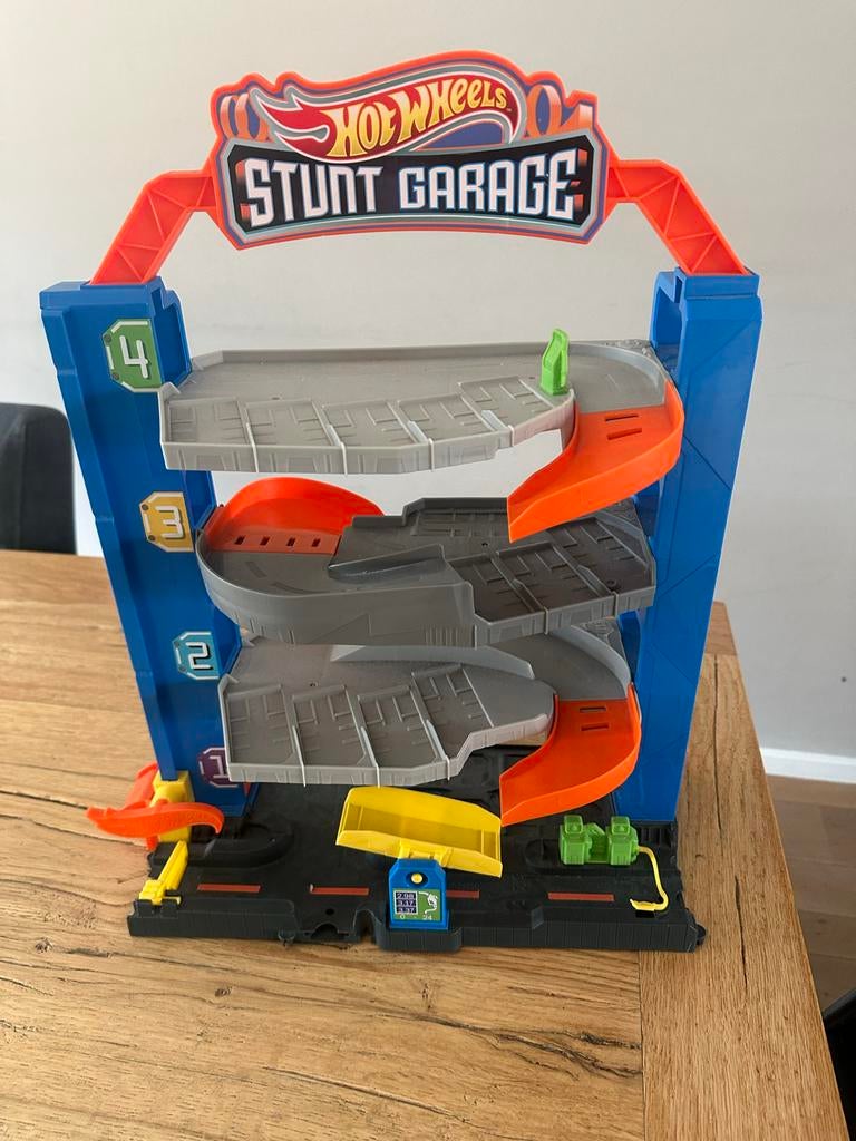 Hot Wheels Stunt Garage - Speelset met meerdere verdiepingen, Kinderen en Baby's, Speelgoed | Racebanen, Ophalen, Zelf te bouwen