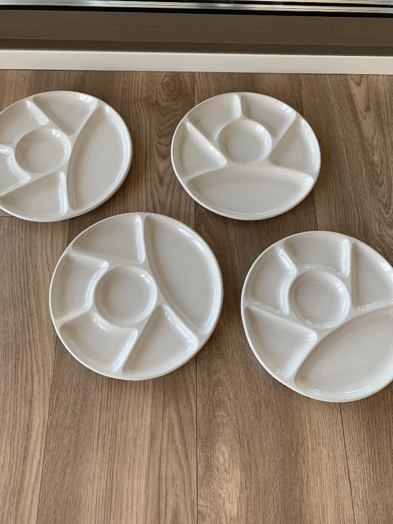 Te koop 4 fondue / gourmet /bbq borden, Ophalen, Zo goed als nieuw, Bord(en), Effen