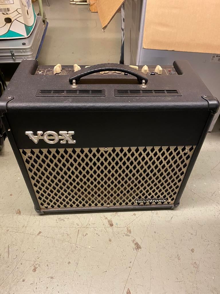 VOX VT 30 bas- gitaarversterker goede staat, Ophalen, Zo goed als nieuw, Minder dan 50 watt