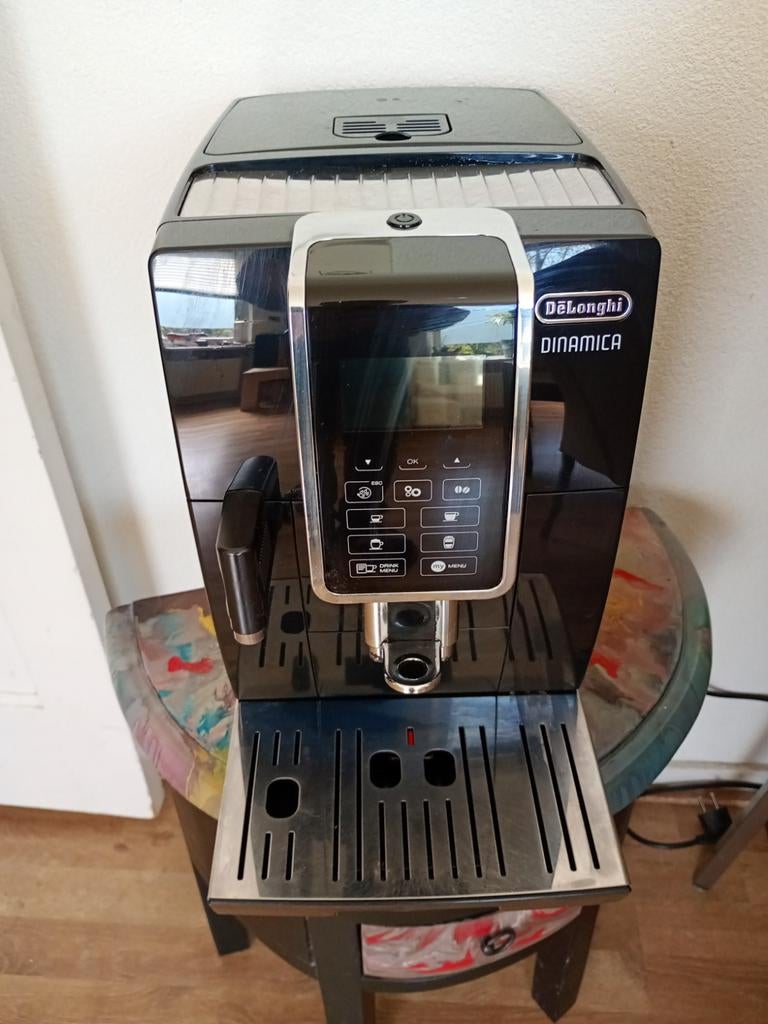 DeLonghi Dinamica volautomatische espressomachine, Gebruikt, Koffiemachine, Ophalen of Verzenden, Afneembaar waterreservoir
