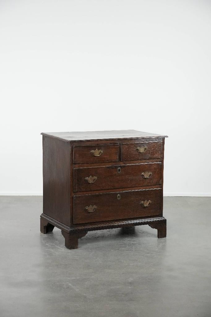 Subtiel Engels antiek ladekastje van eikenhout uit 18e eeuw, Antiek en Kunst, Antiek | Meubels | Kasten, Ophalen