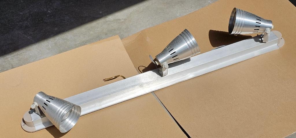 Leuke IKEA spotlamp met 3 spots – strak & praktisch!, Ophalen, Zo goed als nieuw, Metaal of Aluminium, Plafondspot of Wandspot