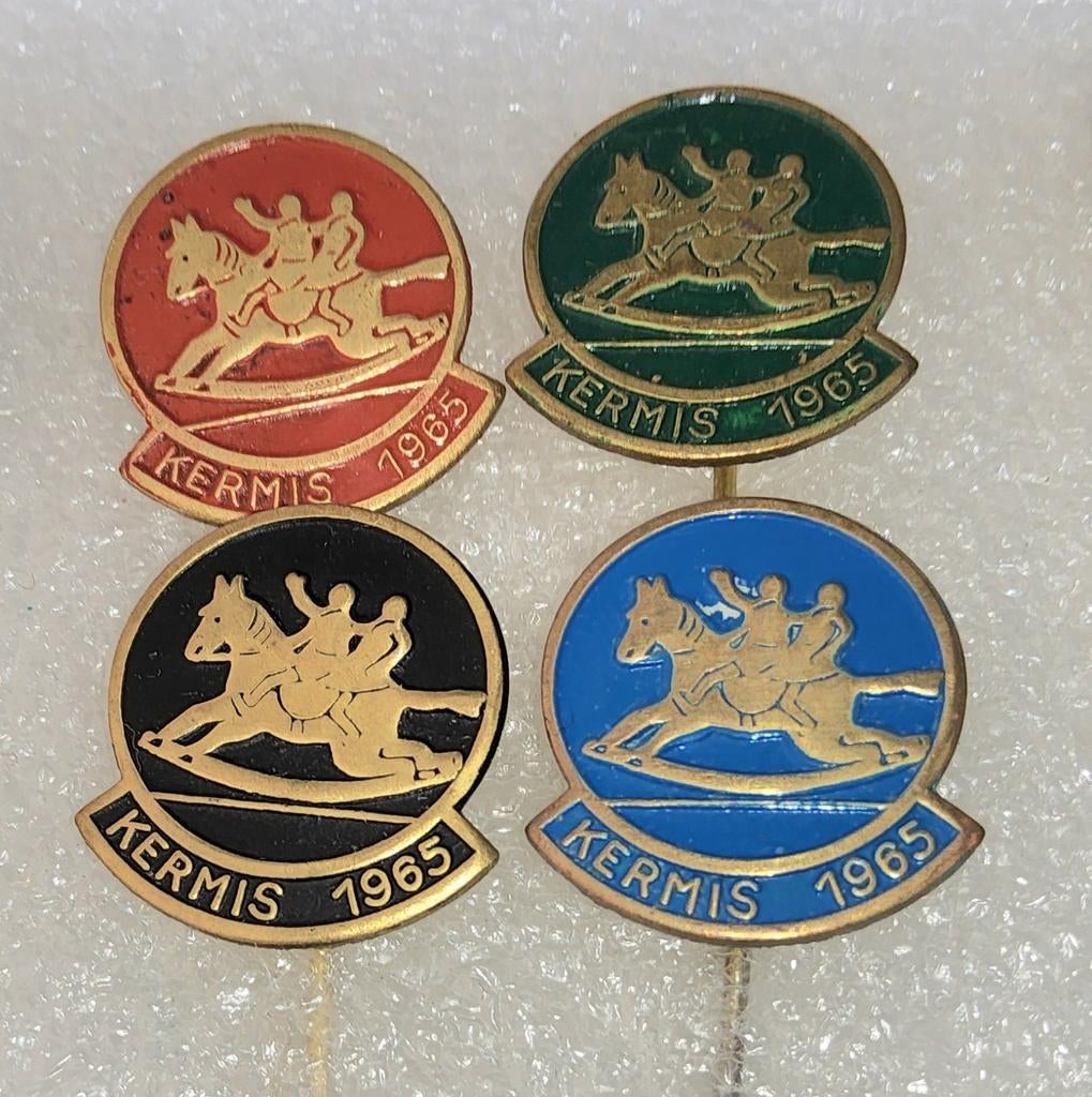 4 Kermis Speldjes 1965 - Vintage Collectie, Verzamelen, Ophalen of Verzenden, Gebruikt, Overige onderwerpen, Speldje of Pin